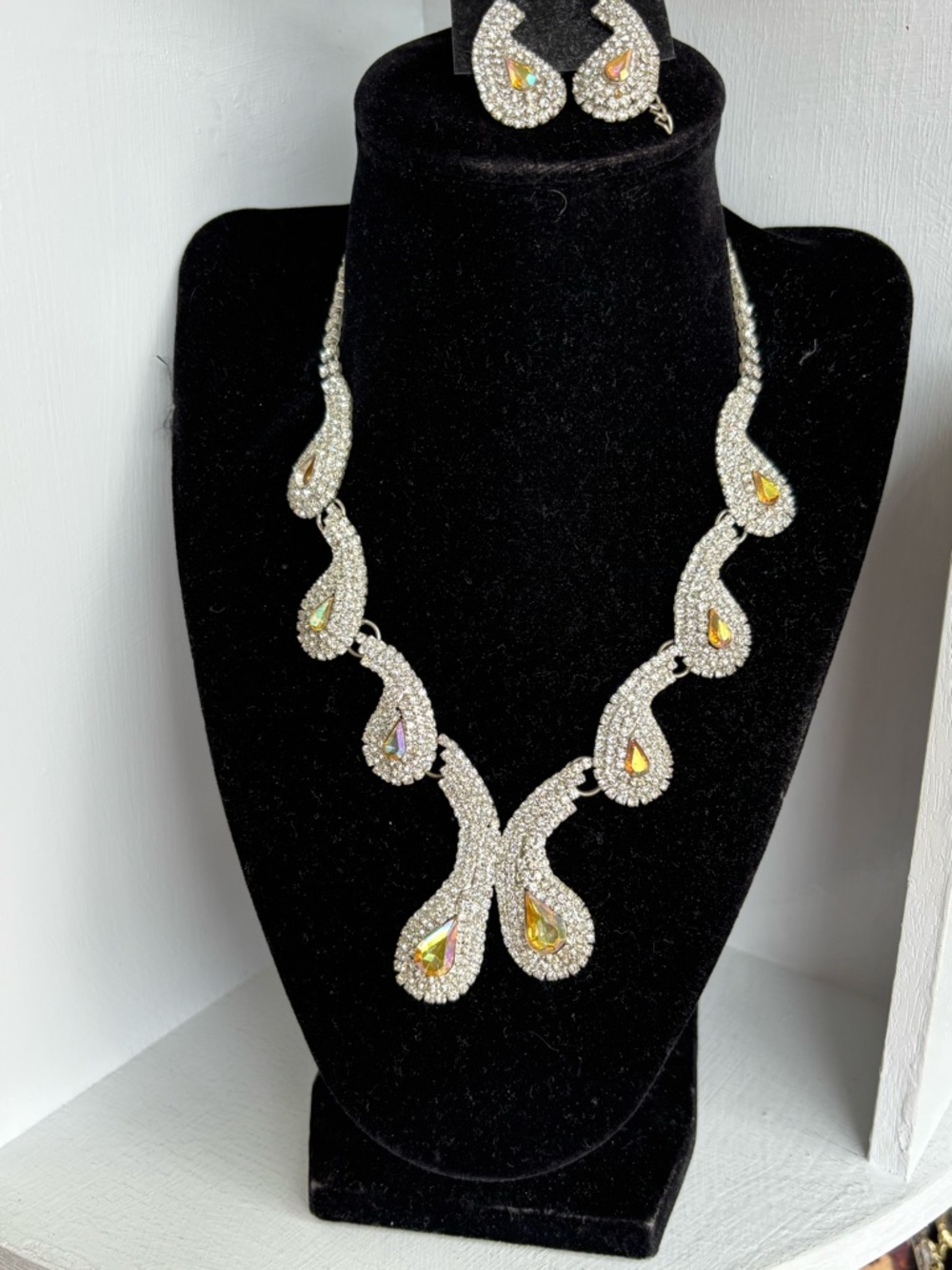 Collar  conjunto de aretes